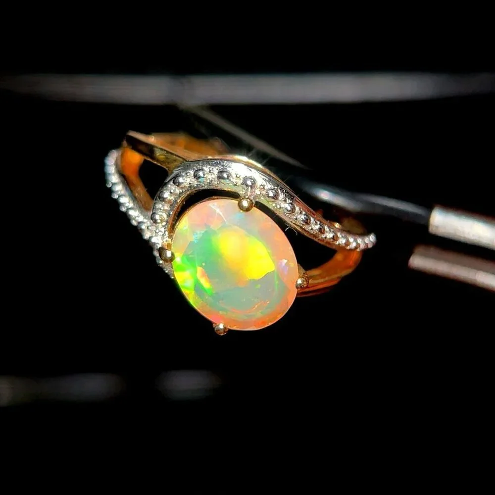 10K‎ Oval Shaped Opal/Diamonds Ring